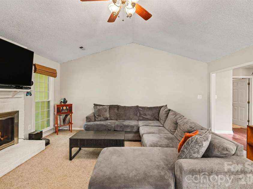 4300 Saxonbury Way, Charlotte, NC 28269.  MLS# CAR4384214, YatesRealty ID 38772. 