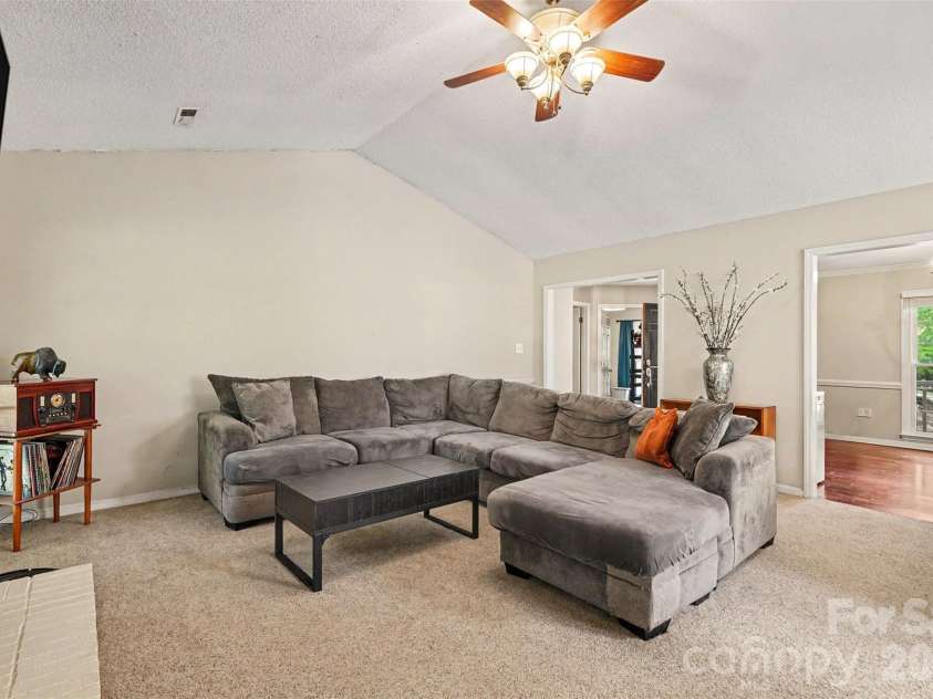 4300 Saxonbury Way, Charlotte, NC 28269.  MLS# CAR4384214, YatesRealty ID 38772. 