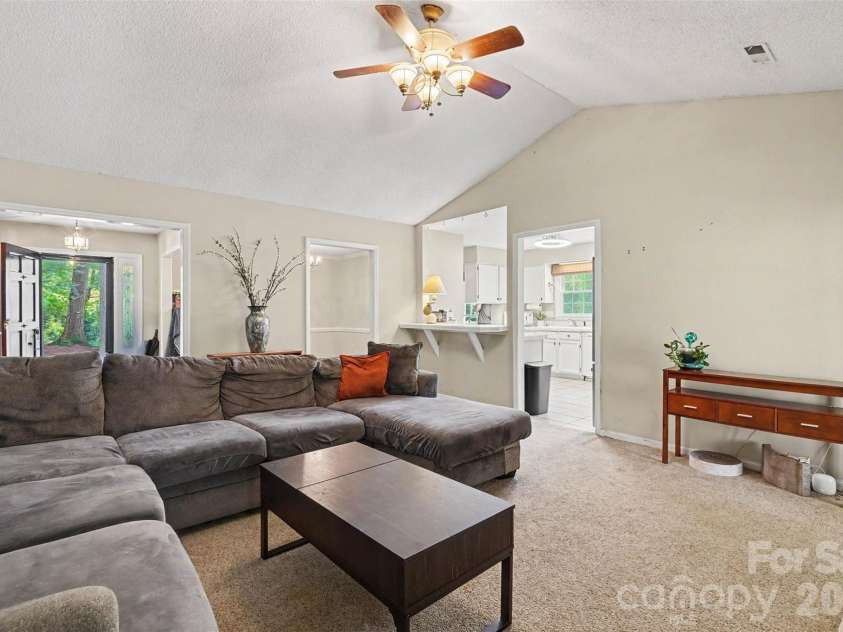 4300 Saxonbury Way, Charlotte, NC 28269.  MLS# CAR4384214, YatesRealty ID 38772. 