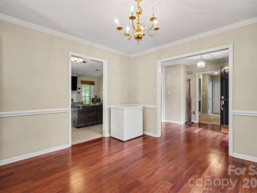 4300 Saxonbury Way, Charlotte, NC 28269.  MLS# CAR4384214, YatesRealty ID 38772. 