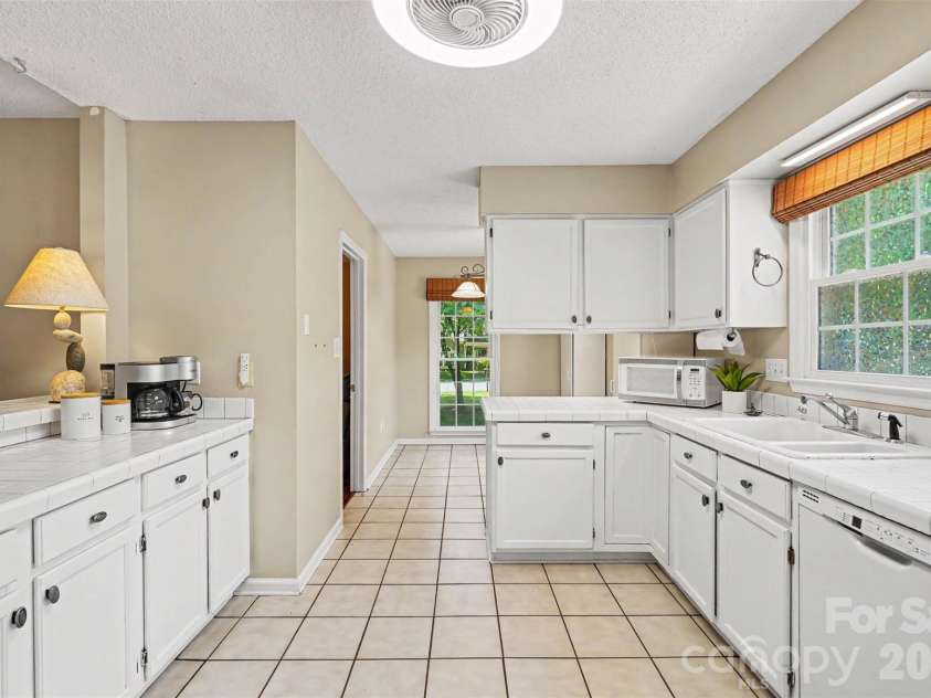 4300 Saxonbury Way, Charlotte, NC 28269.  MLS# CAR4384214, YatesRealty ID 38772. 