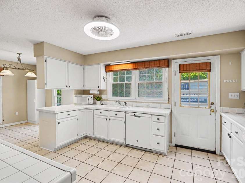 4300 Saxonbury Way, Charlotte, NC 28269.  MLS# CAR4384214, YatesRealty ID 38772. 