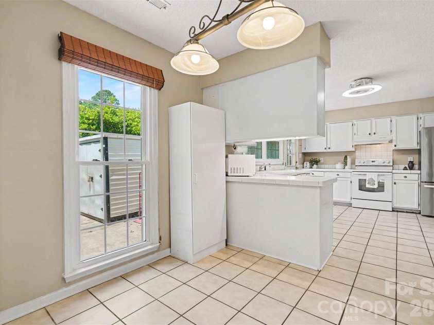 4300 Saxonbury Way, Charlotte, NC 28269.  MLS# CAR4384214, YatesRealty ID 38772. 