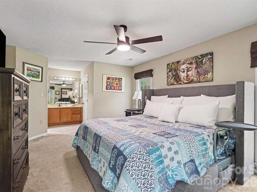 4300 Saxonbury Way, Charlotte, NC 28269.  MLS# CAR4384214, YatesRealty ID 38772. 