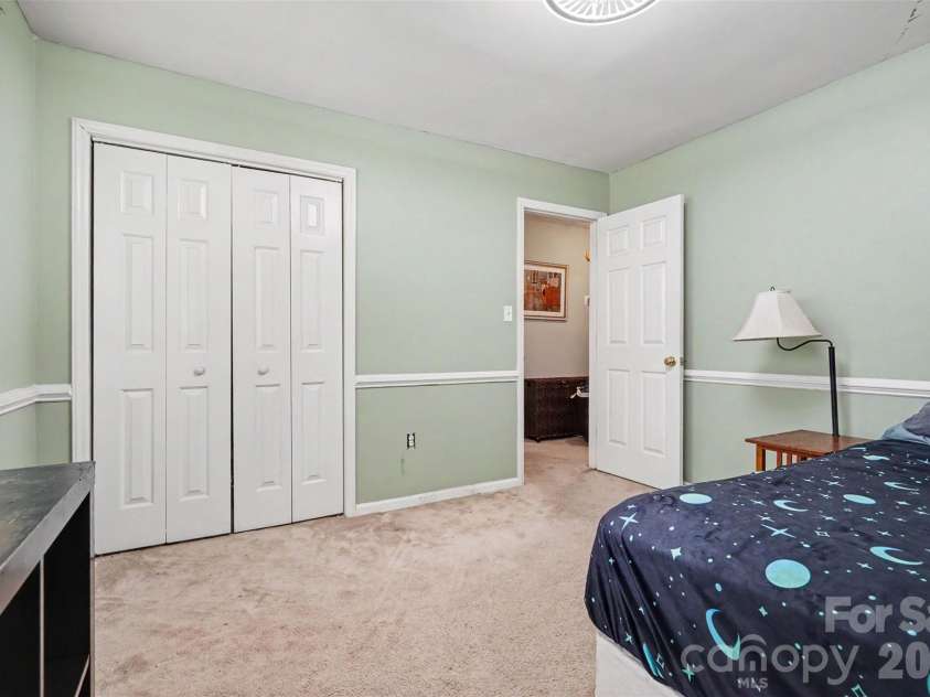 4300 Saxonbury Way, Charlotte, NC 28269.  MLS# CAR4384214, YatesRealty ID 38772. 