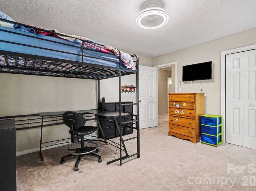 4300 Saxonbury Way, Charlotte, NC 28269.  MLS# CAR4384214, YatesRealty ID 38772. 