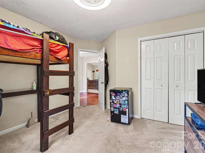 4300 Saxonbury Way, Charlotte, NC 28269.  MLS# CAR4384214, YatesRealty ID 38772. 