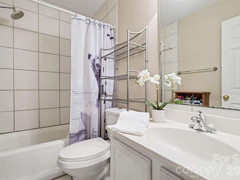 4300 Saxonbury Way, Charlotte, NC 28269.  MLS# CAR4384214, YatesRealty ID 38772. 