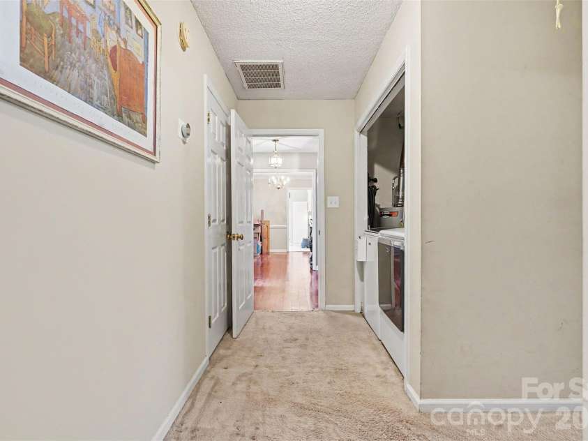 4300 Saxonbury Way, Charlotte, NC 28269.  MLS# CAR4384214, YatesRealty ID 38772. 