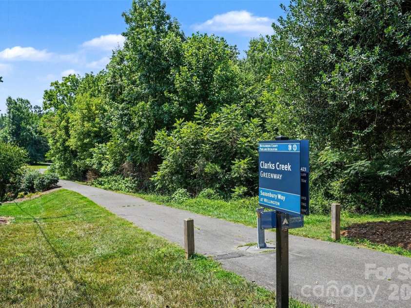 4300 Saxonbury Way, Charlotte, NC 28269.  MLS# CAR4384214, YatesRealty ID 38772. 