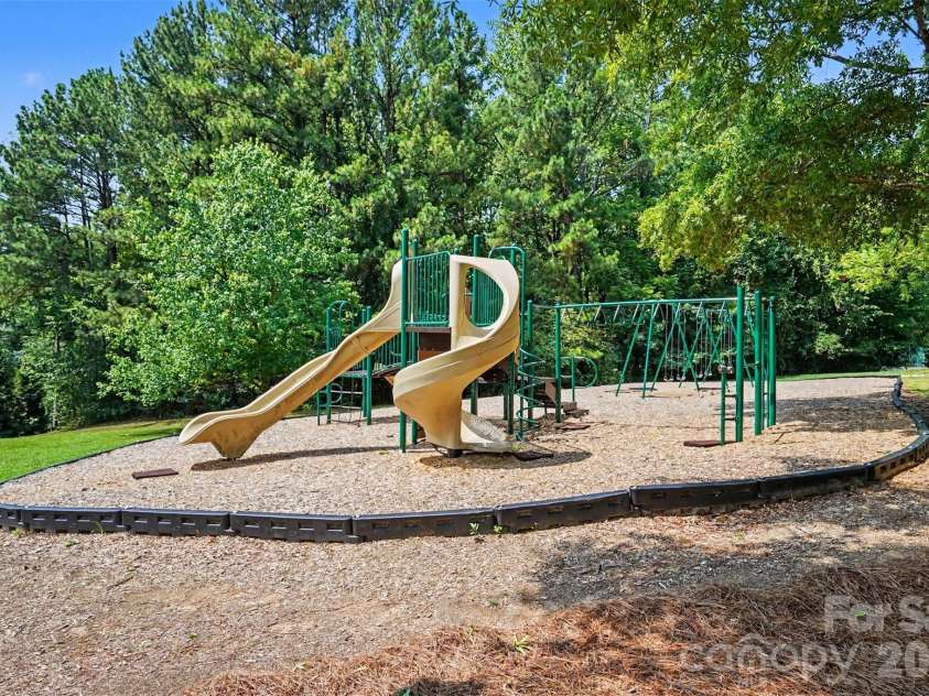 4300 Saxonbury Way, Charlotte, NC 28269.  MLS# CAR4384214, YatesRealty ID 38772. 