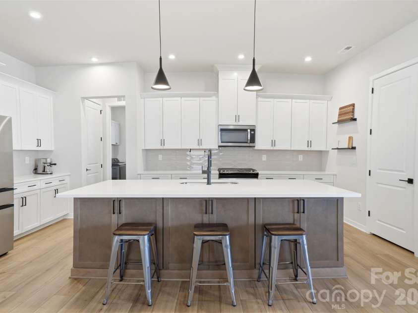 7104 Wayfarer Drive, Charlotte, NC 28269.  MLS# CAR4363979, YatesRealty ID 38773. 