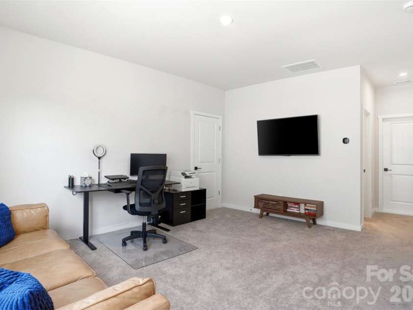 7104 Wayfarer Drive, Charlotte, NC 28269.  MLS# CAR4363979, YatesRealty ID 38773. 