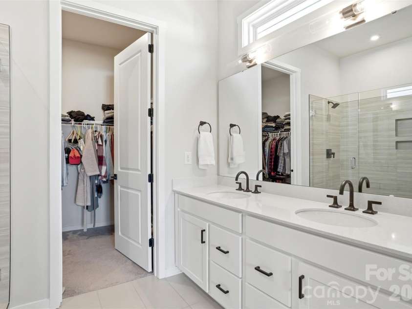 7104 Wayfarer Drive, Charlotte, NC 28269.  MLS# CAR4363979, YatesRealty ID 38773. 