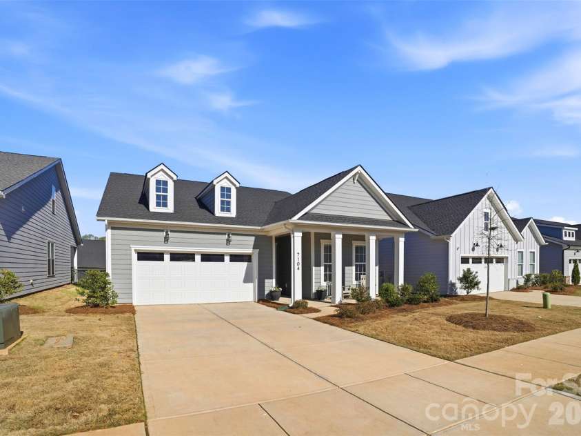 7104 Wayfarer Drive, Charlotte, NC 28269.  MLS# CAR4363979, YatesRealty ID 38773. 