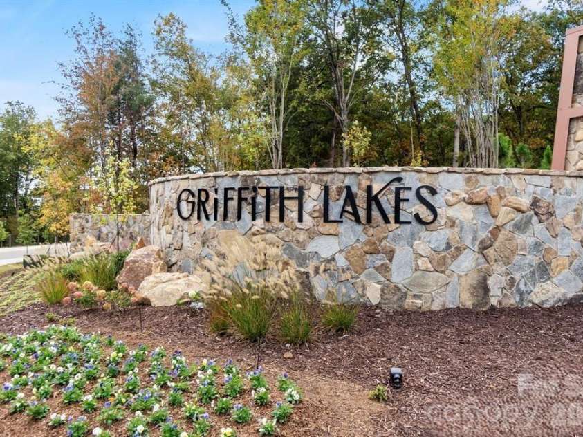 7104 Wayfarer Drive, Charlotte, NC 28269.  MLS# CAR4363979, YatesRealty ID 38773. 