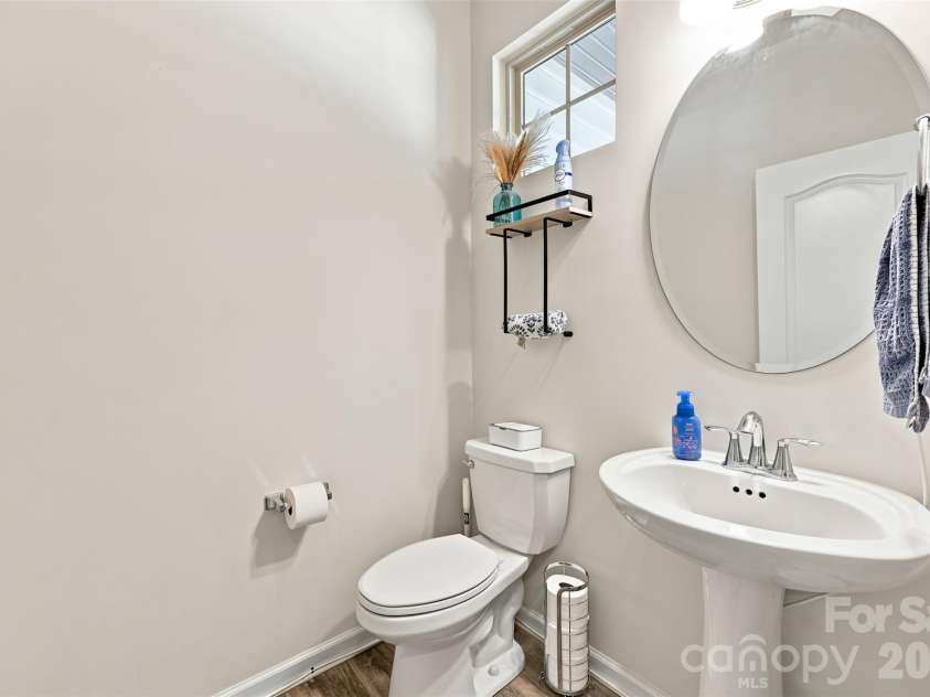 347 Kennebel Place, Fort Mill, SC 29715.  MLS# CAR4402744, YatesRealty ID 38775. Half Bath at Entry