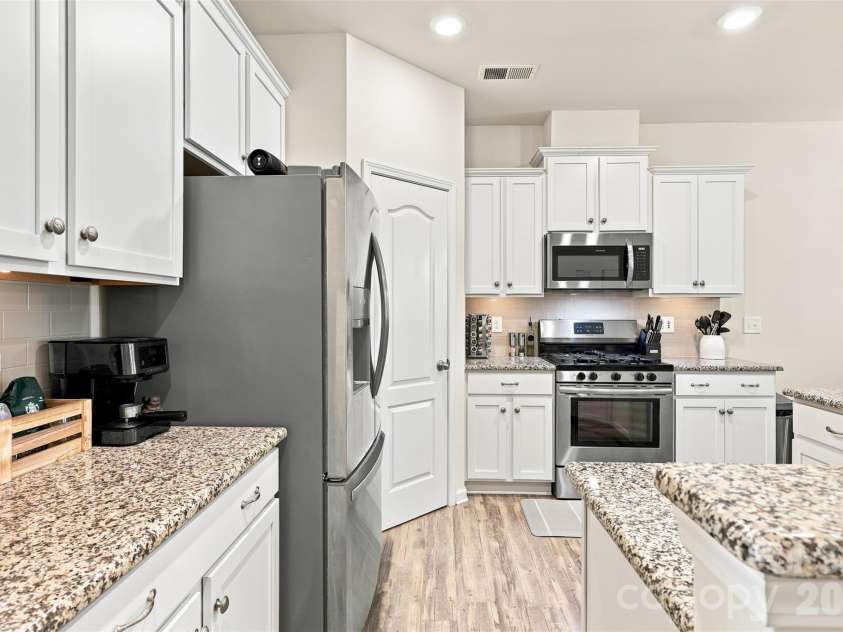 347 Kennebel Place, Fort Mill, SC 29715.  MLS# CAR4402744, YatesRealty ID 38775. Kitchen