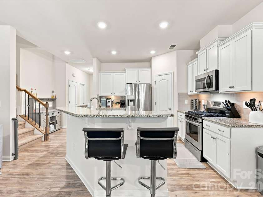 347 Kennebel Place, Fort Mill, SC 29715.  MLS# CAR4402744, YatesRealty ID 38775. Kitchen with Bar Seating