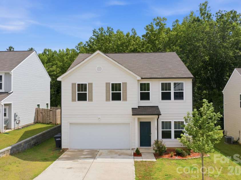 143 Batten Ridge Drive, Statesville, NC 28677.  MLS# CAR4396255, YatesRealty ID 38776. 