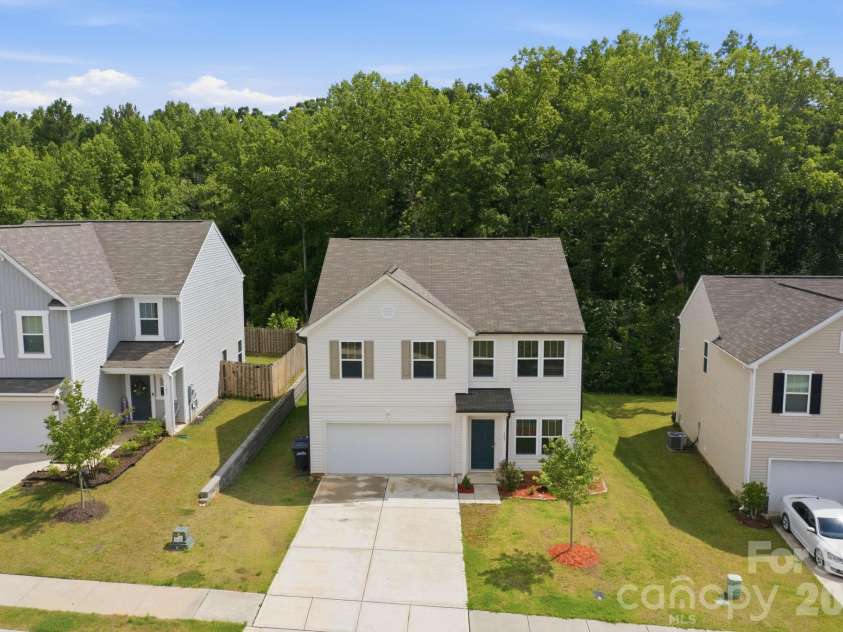 143 Batten Ridge Drive, Statesville, NC 28677.  MLS# CAR4396255, YatesRealty ID 38776. 