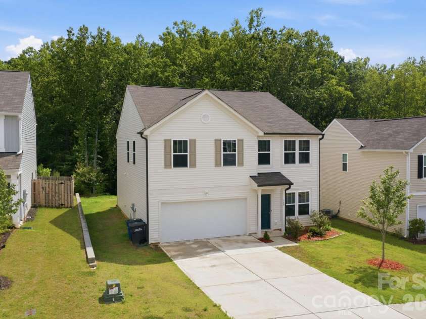 143 Batten Ridge Drive, Statesville, NC 28677.  MLS# CAR4396255, YatesRealty ID 38776. 