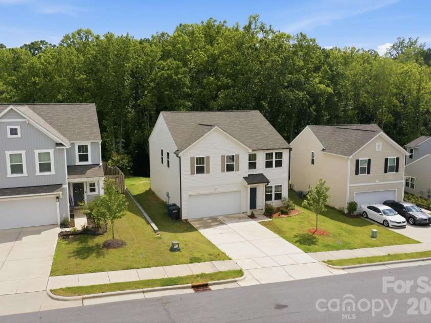 143 Batten Ridge Drive, Statesville, NC 28677.  MLS# CAR4396255, YatesRealty ID 38776. 