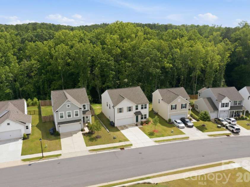 143 Batten Ridge Drive, Statesville, NC 28677.  MLS# CAR4396255, YatesRealty ID 38776. 