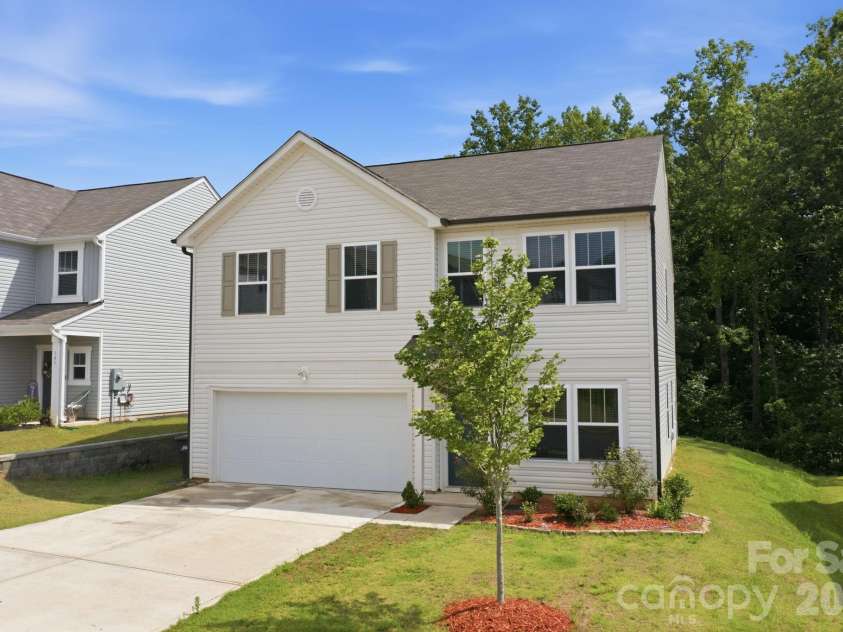 143 Batten Ridge Drive, Statesville, NC 28677.  MLS# CAR4396255, YatesRealty ID 38776. 