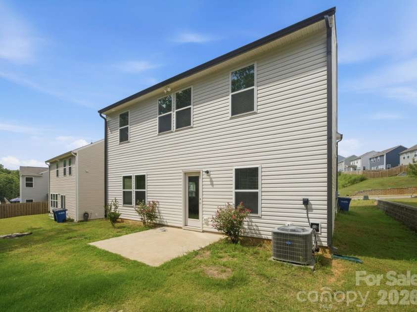143 Batten Ridge Drive, Statesville, NC 28677.  MLS# CAR4396255, YatesRealty ID 38776. 