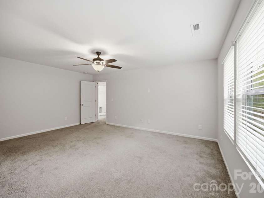143 Batten Ridge Drive, Statesville, NC 28677.  MLS# CAR4396255, YatesRealty ID 38776. 