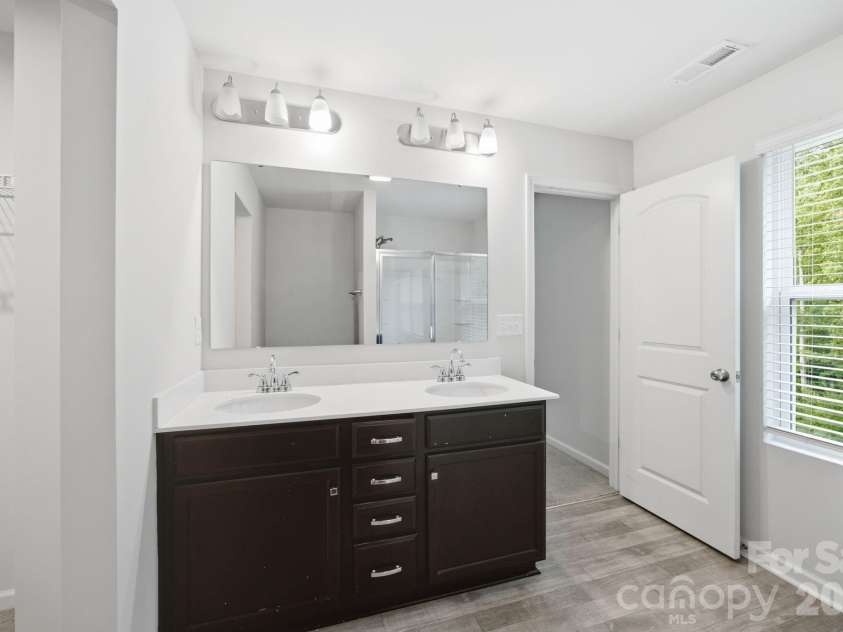 143 Batten Ridge Drive, Statesville, NC 28677.  MLS# CAR4396255, YatesRealty ID 38776. 