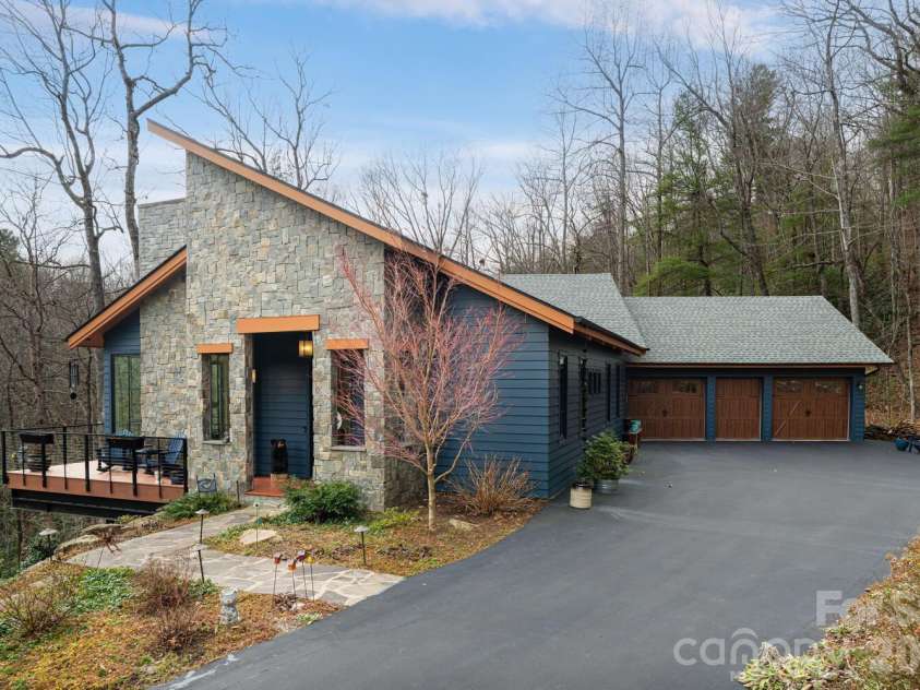 208 Glenroy Court, Flat Rock, NC 28731.  MLS# CAR4402985, YatesRealty ID 3878. 