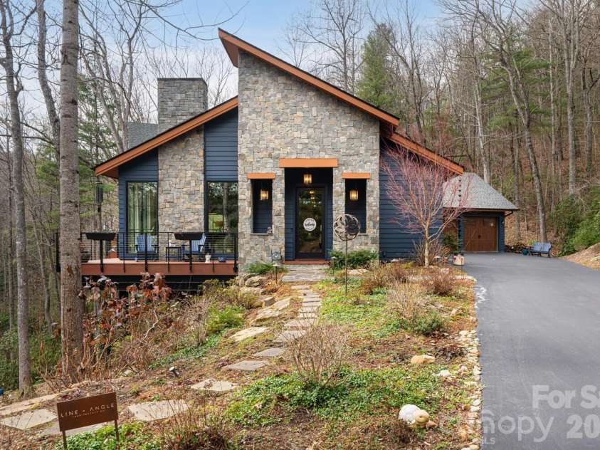 208 Glenroy Court, Flat Rock, NC 28731.  MLS# CAR4402985, YatesRealty ID 3878. 