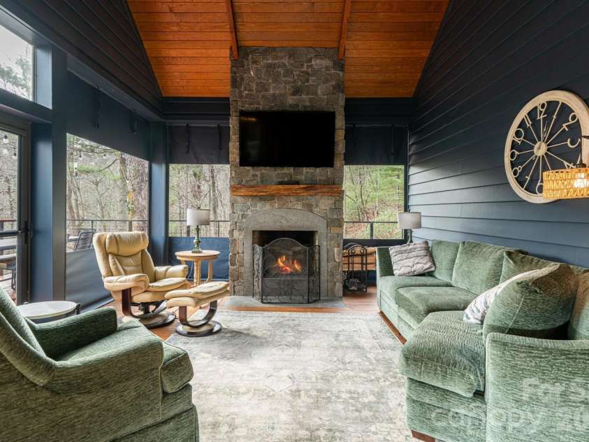 208 Glenroy Court, Flat Rock, NC 28731.  MLS# CAR4402985, YatesRealty ID 3878. 