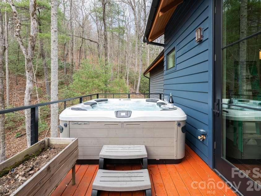 208 Glenroy Court, Flat Rock, NC 28731.  MLS# CAR4402985, YatesRealty ID 3878. 