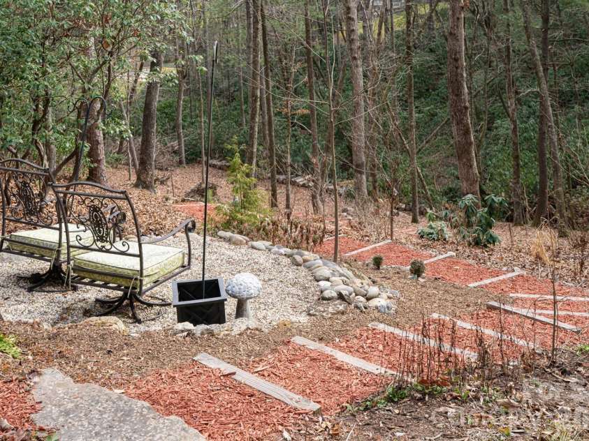 208 Glenroy Court, Flat Rock, NC 28731.  MLS# CAR4402985, YatesRealty ID 3878. 