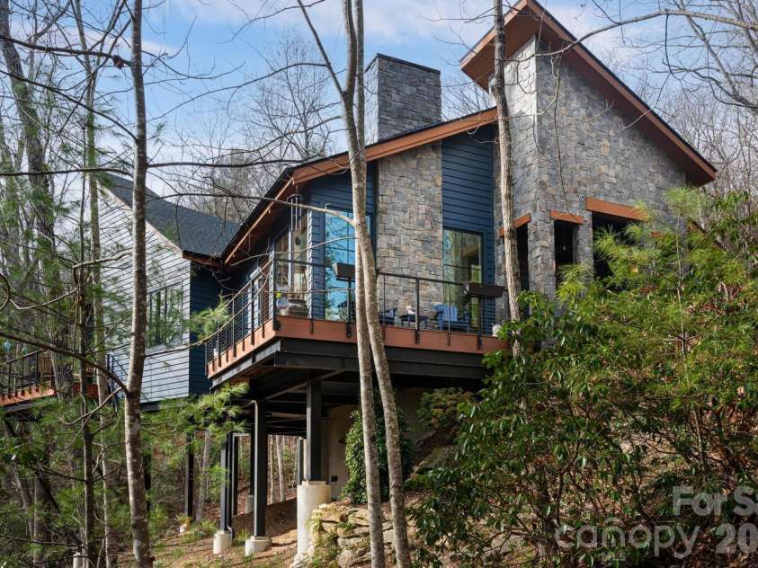 208 Glenroy Court, Flat Rock, NC 28731.  MLS# CAR4402985, YatesRealty ID 3878. 