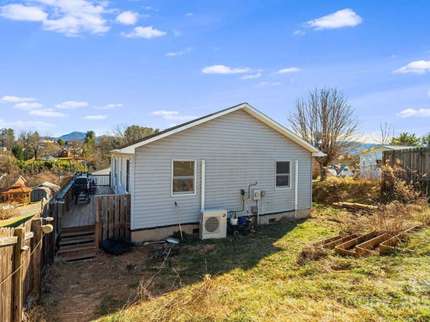 3 Elizabeth Street, Canton, NC 28716.  MLS# CAR4332078, YatesRealty ID 3878. 