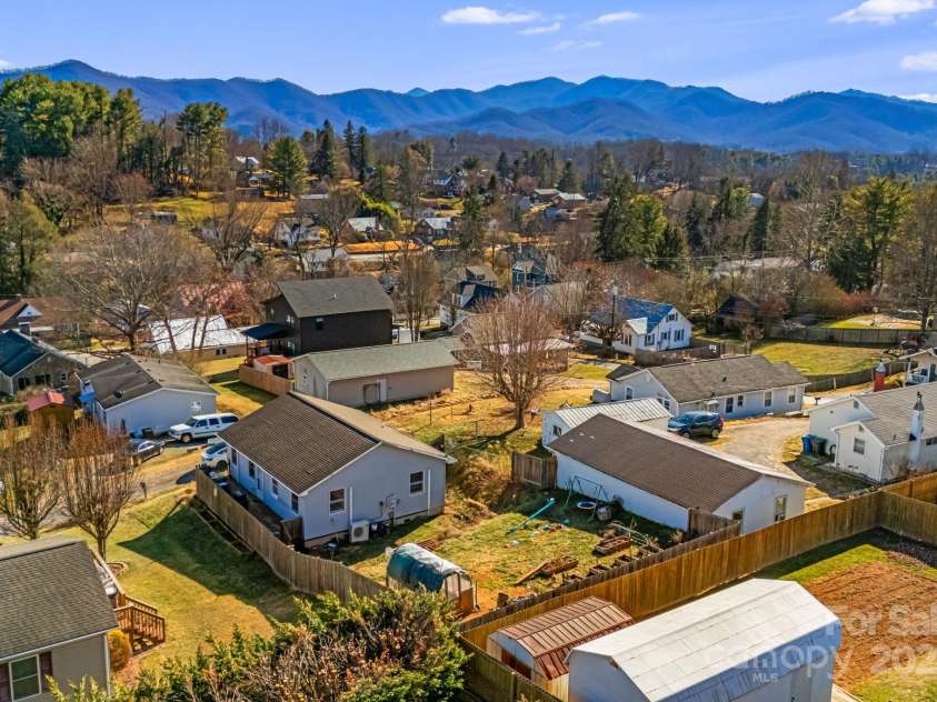 3 Elizabeth Street, Canton, NC 28716.  MLS# CAR4332078, YatesRealty ID 3878. 