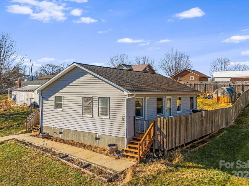 3 Elizabeth Street, Canton, NC 28716.  MLS# CAR4332078, YatesRealty ID 3878. Convenient Canton location for a primary residence or investment property