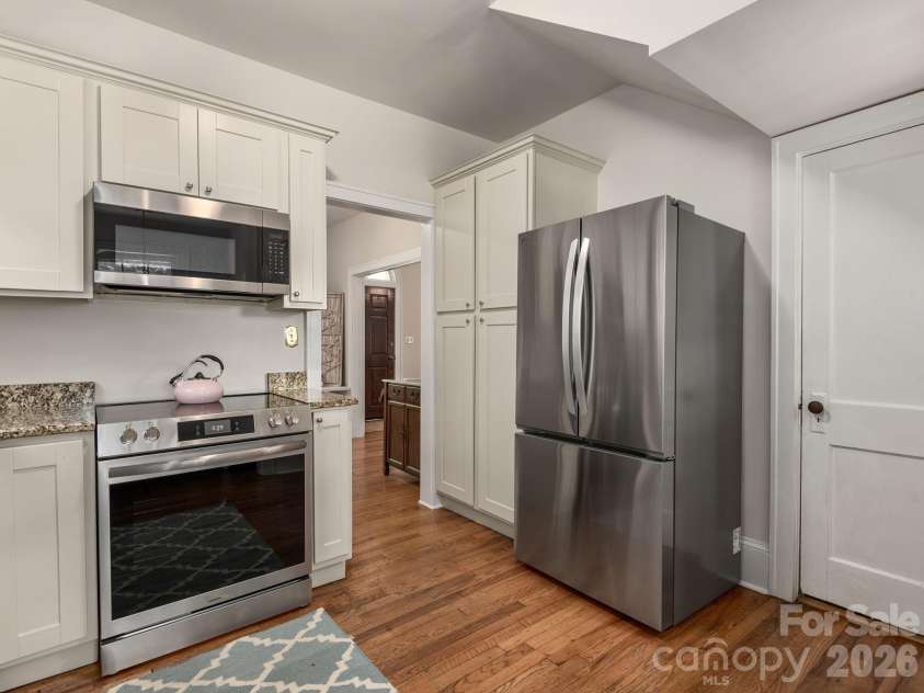 17 Melrose Avenue, Asheville, NC 28804.  MLS# CAR4405153, YatesRealty ID 38780. 