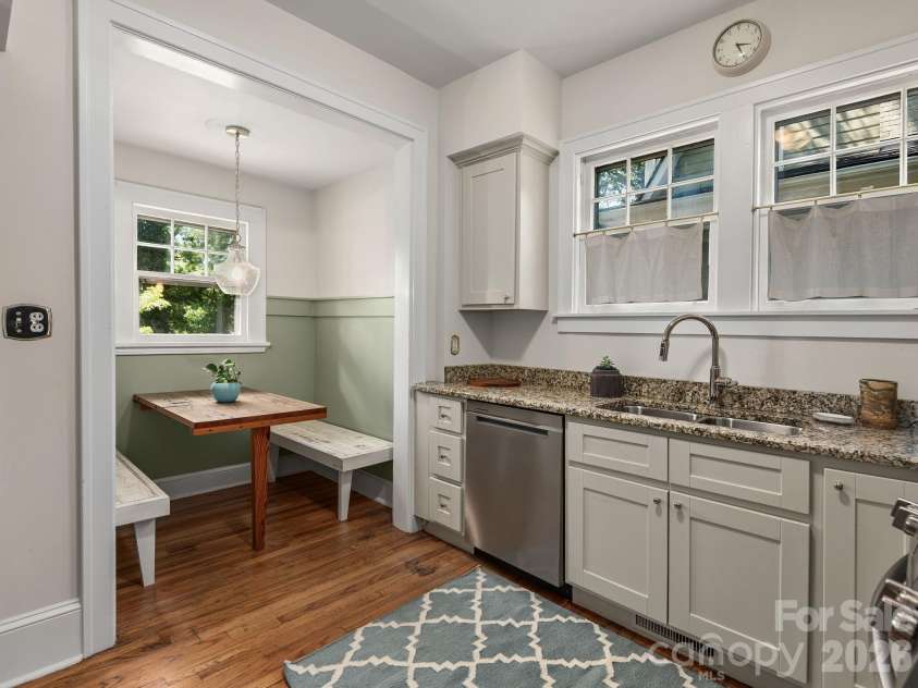 17 Melrose Avenue, Asheville, NC 28804.  MLS# CAR4405153, YatesRealty ID 38780. 