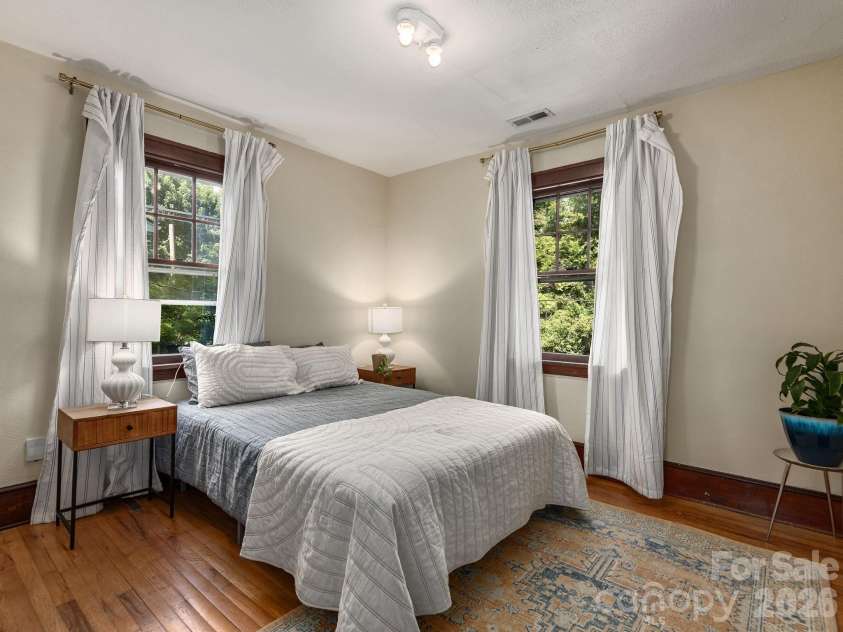 17 Melrose Avenue, Asheville, NC 28804.  MLS# CAR4405153, YatesRealty ID 38780. 