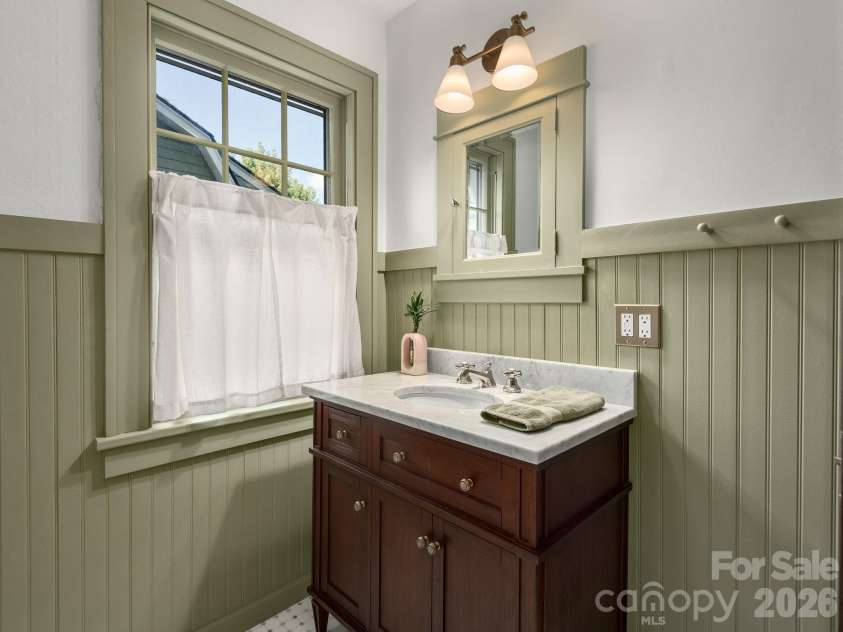 17 Melrose Avenue, Asheville, NC 28804.  MLS# CAR4405153, YatesRealty ID 38780. 