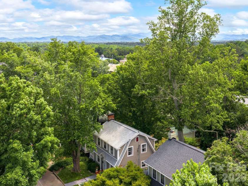 17 Melrose Avenue, Asheville, NC 28804.  MLS# CAR4405153, YatesRealty ID 38780. 