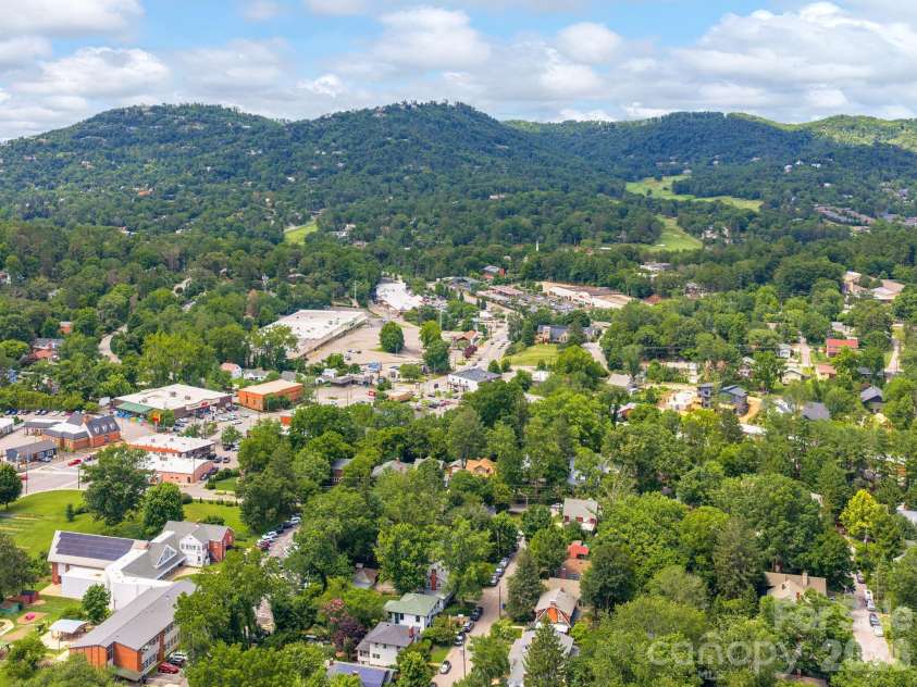 17 Melrose Avenue, Asheville, NC 28804.  MLS# CAR4405153, YatesRealty ID 38780. 