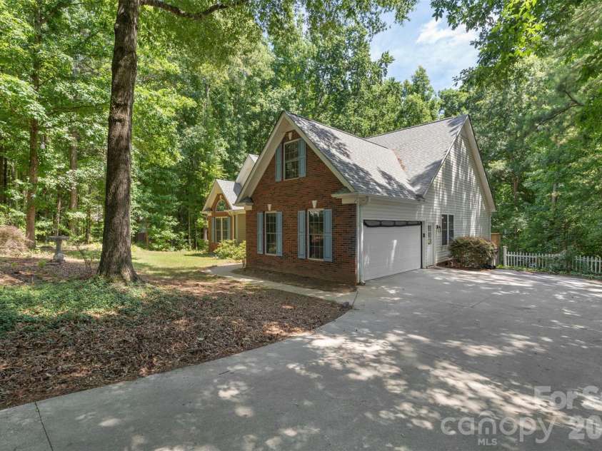312 Tradewinds Lane, York, SC 29745.  MLS# CAR4388342, YatesRealty ID 38781. 