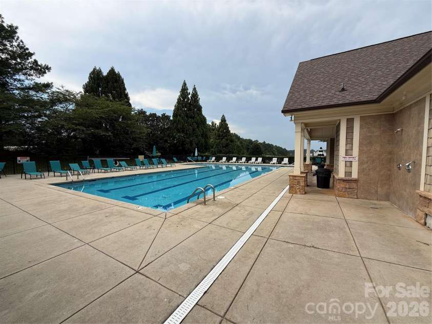 152 Kerr Walk Drive, Statesville, NC 26877.  MLS# CAR4382755, YatesRealty ID 38783. 