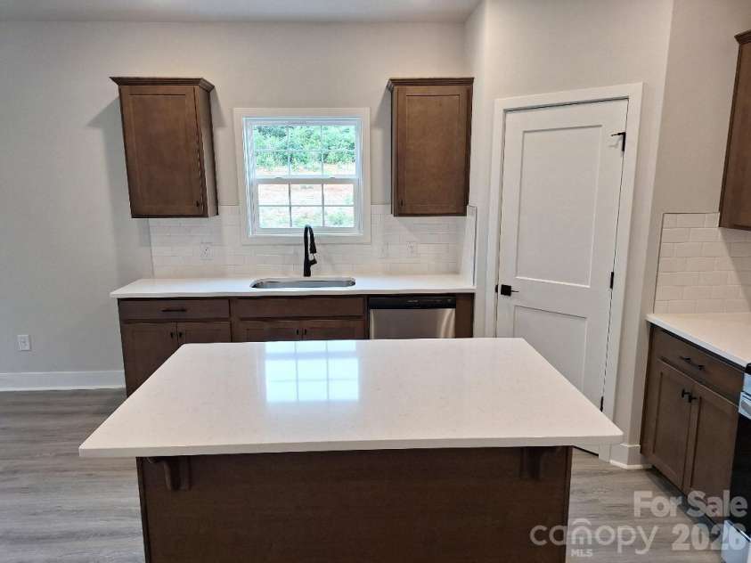 152 Kerr Walk Drive, Statesville, NC 26877.  MLS# CAR4382755, YatesRealty ID 38783. Kitchen